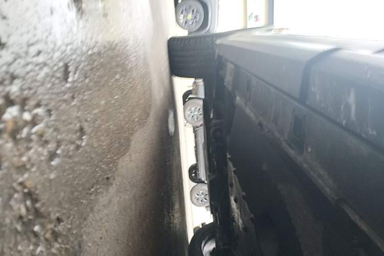 Used Bestune T99 2020 20TD Automatic Premium Edition Left Side Sill