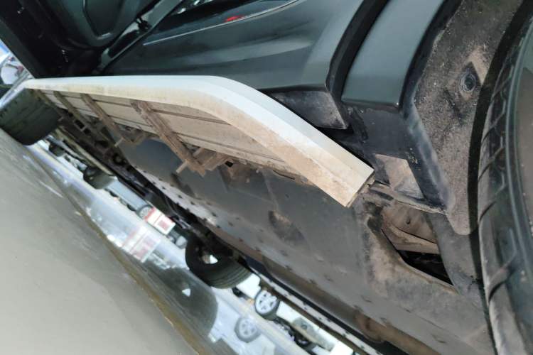 Used Bestune T99 2020 20TD Automatic Premium Edition Left Side Sill