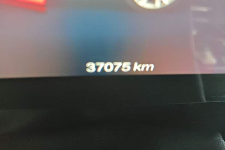 Used Bestune T99 2020 20TD Automatic Premium Edition Odometer Close Up