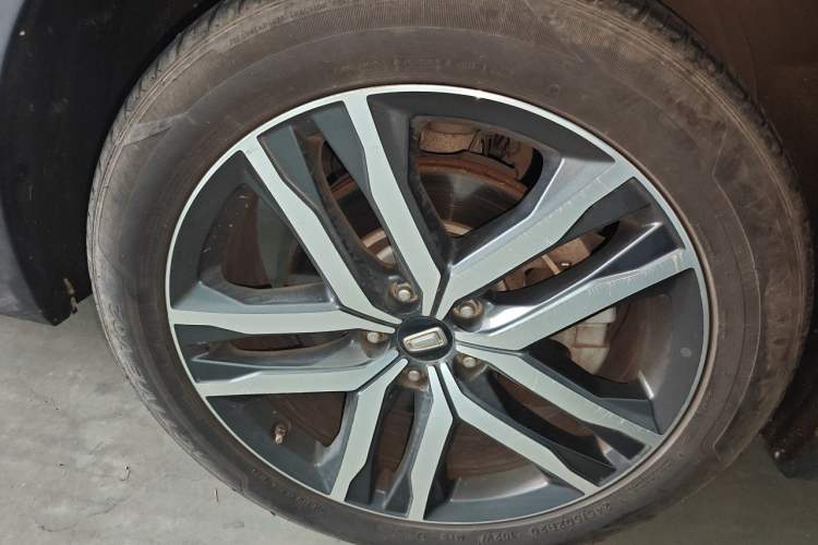 Used Bestune T99 2020 20TD Automatic Premium Edition Right Front Wheel Hub