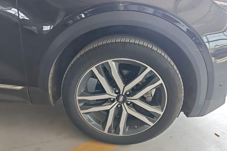Used Bestune T99 2020 20TD Automatic Prestige Edition Right Front Wheel Hub