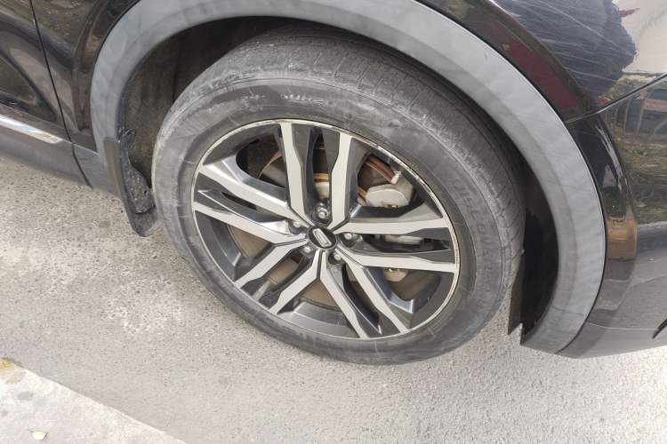Used Bestune T99 2020 20TD Automatic Premium Edition Right Front Wheel Hub