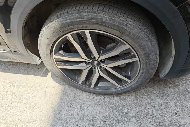 Used Bestune T99 2020 20TD Automatic Premium Edition Right Front Wheel Hub