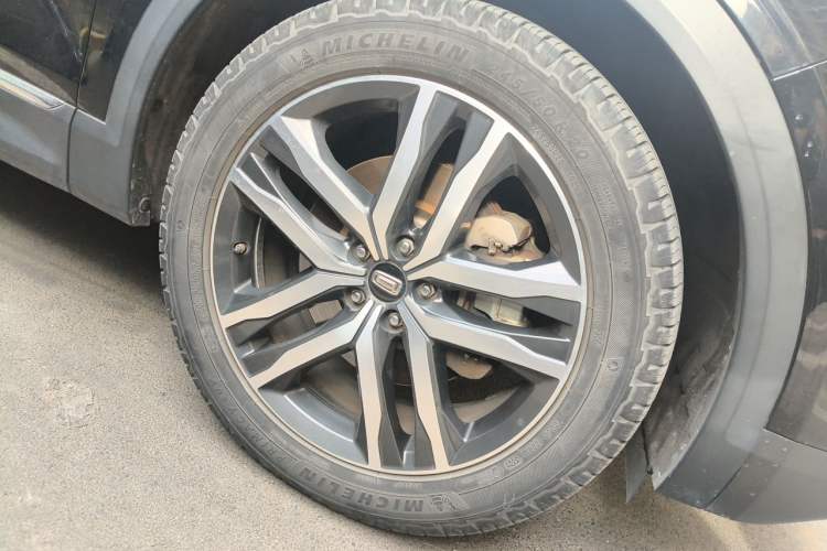 Used Bestune T99 2020 20TD Automatic Premium Edition Right Front Wheel Hub