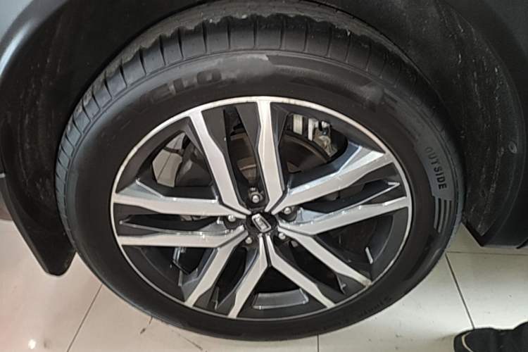 Used Bestune T99 2020 20TD Automatic Luxury Edition Right Rear Wheel Hub