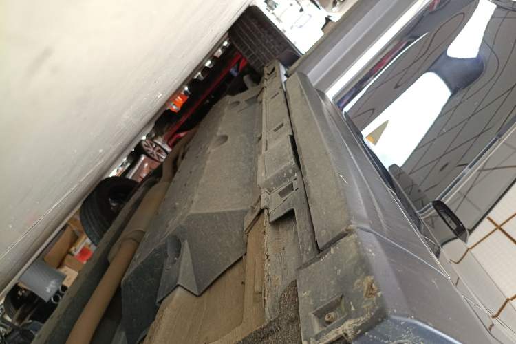 Used Bestune T99 2020 20TD Automatic Premium Edition Right Side Sill