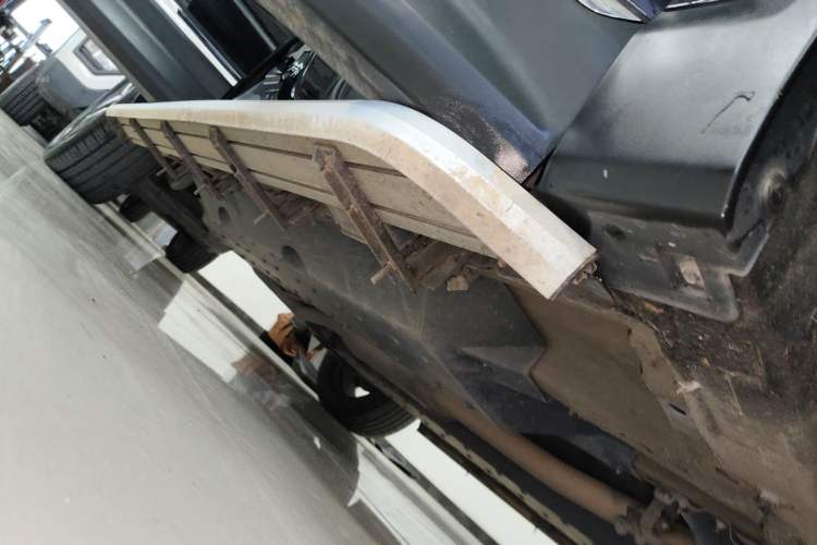 Used Bestune T99 2020 20TD Automatic Premium Edition Right Side Sill
