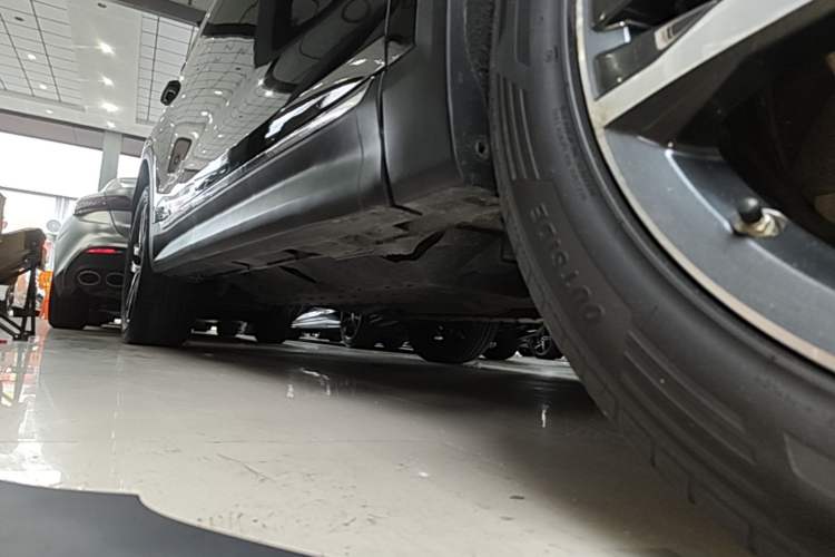 Used Bestune T99 2020 20TD Automatic Luxury Edition Right Side Sill