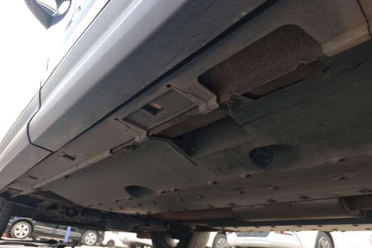 Used Bestune T99 2020 20TD Automatic Premium Edition Left Side Sill
