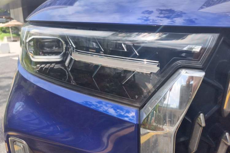 Used Bestune T99 2020 20TD Automatic Premium Edition Right Front Headlight
