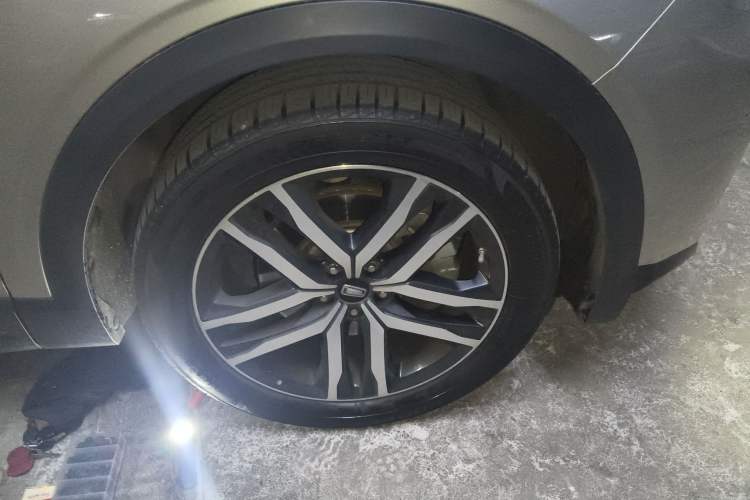 Used Bestune T99 2020 20TD Automatic Sport Premium Edition Right Front Wheel Hub