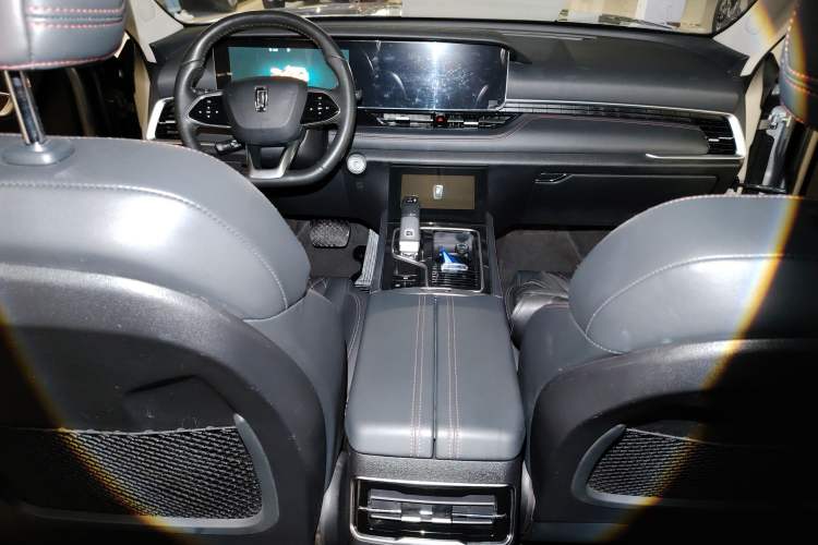 Used Bestune T99 2020 20TD Automatic Premium Edition Center Console