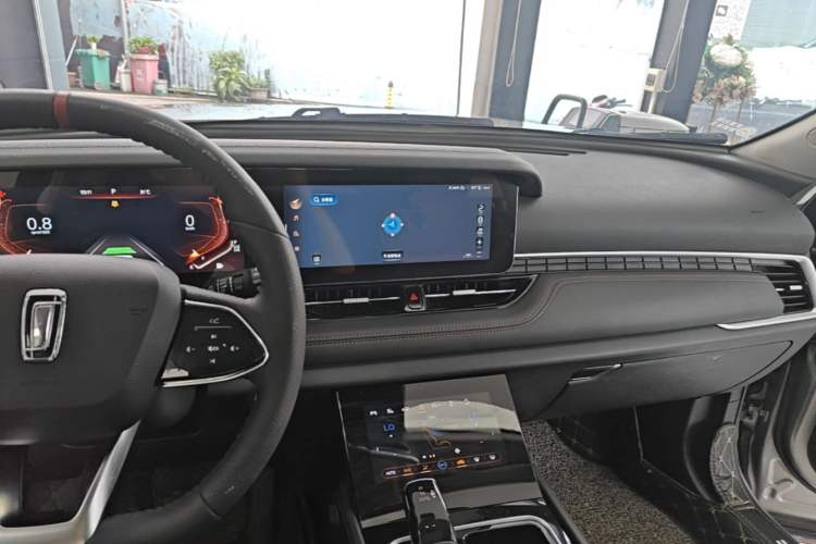 Used Bestune T99 2020 20TD Automatic Sport Prestige Edition Center Console