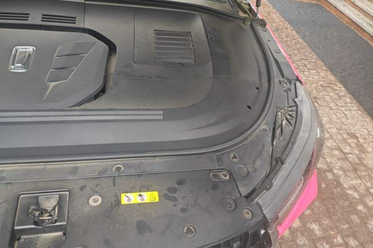 Used Bestune T99 2020 20TD Automatic Sport Premium Edition Engine Bay Left