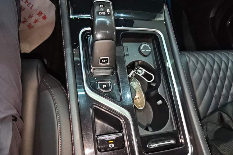 Used Bestune T99 2020 20TD Automatic Premium Edition Gear Lever
