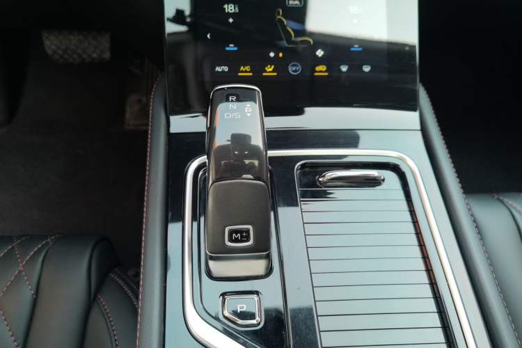 Used Bestune T99 2020 20TD Automatic Luxury Edition Gear Lever