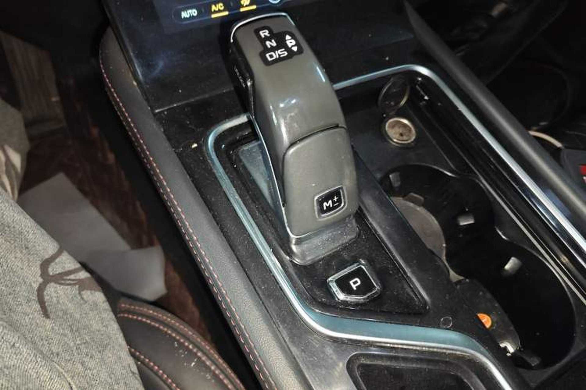Used Bestune T99 2020 20TD Automatic Luxury Edition Gear Lever