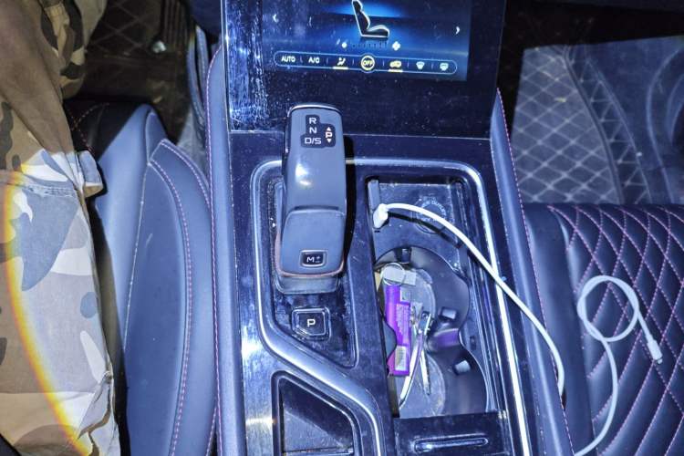 Used Bestune T99 2020 20TD Automatic Luxury Edition Gear Lever