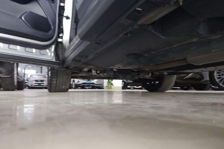 Used Bestune T99 2020 20TD Automatic Luxury Edition Left Side Sill