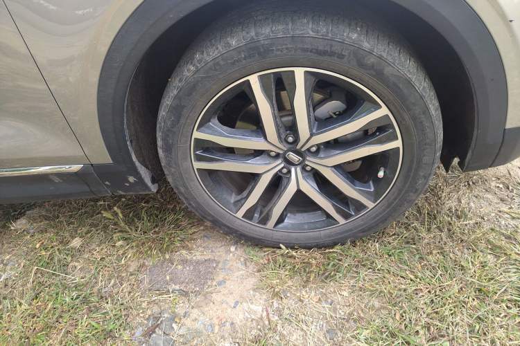 Used Bestune T99 2020 20TD Automatic Sport Premium Edition Right Front Wheel Hub