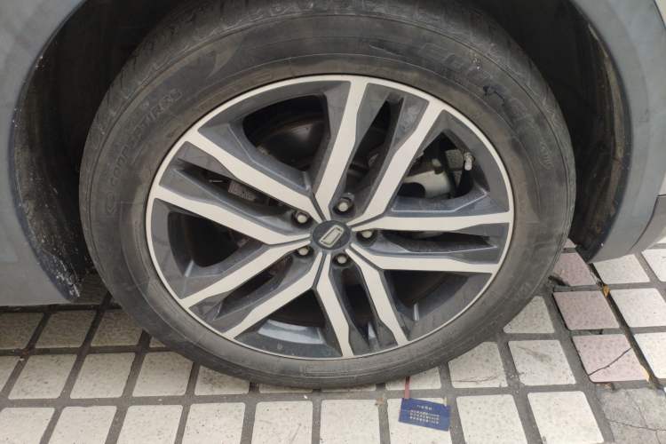 Used Bestune T99 2020 20TD Automatic Premium Edition Right Front Wheel Hub
