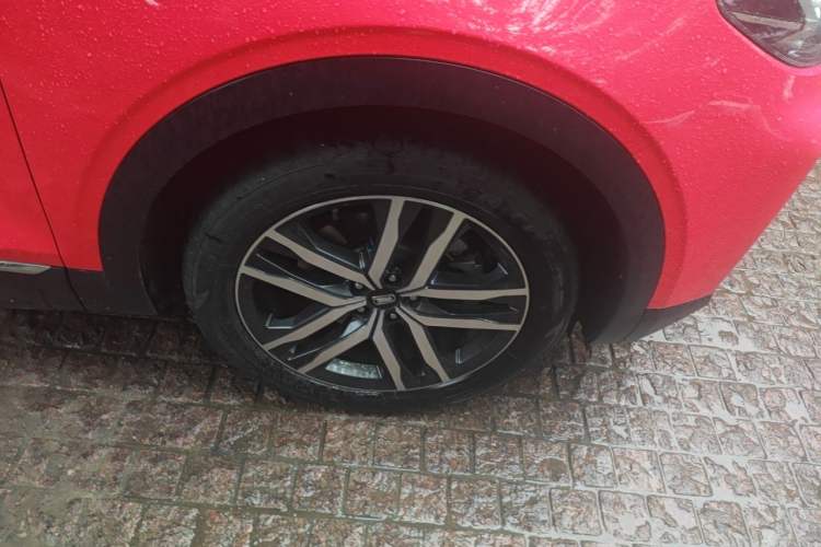 Used Bestune T99 2020 20TD Automatic Sport Premium Edition Right Front Wheel Hub