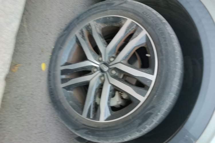 Used Bestune T99 2020 20TD Automatic Premium Edition Right Front Wheel Hub