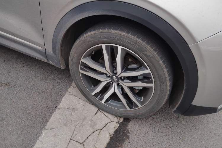 Used Bestune T99 2020 20TD Automatic Premium Edition Right Front Wheel Hub