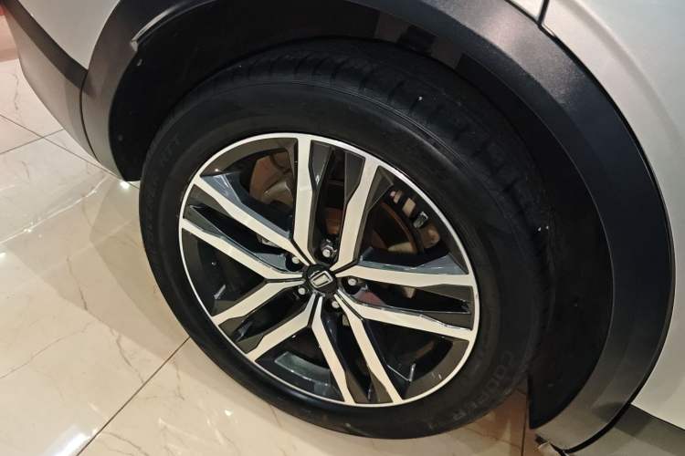 Used Bestune T99 2020 20TD Automatic Premium Edition Right Rear Wheel Hub