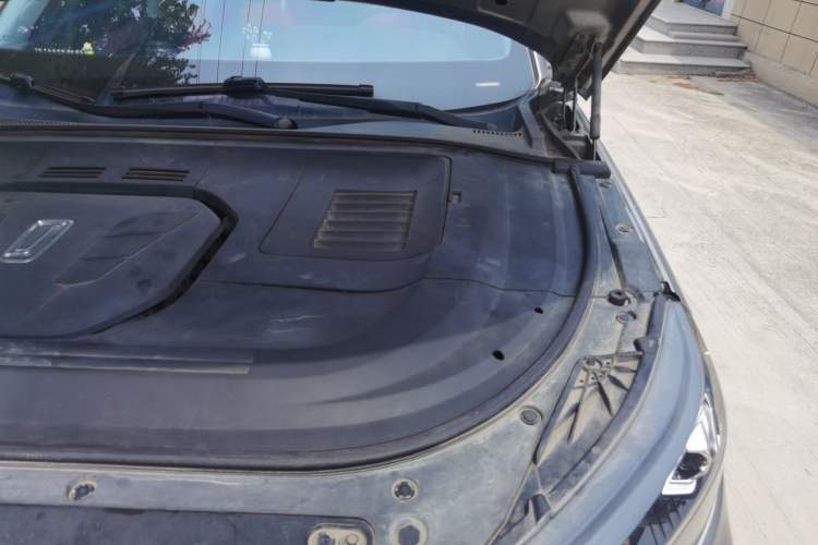 Used Bestune T99 2020 20TD Automatic Premium Edition Engine Bay Left