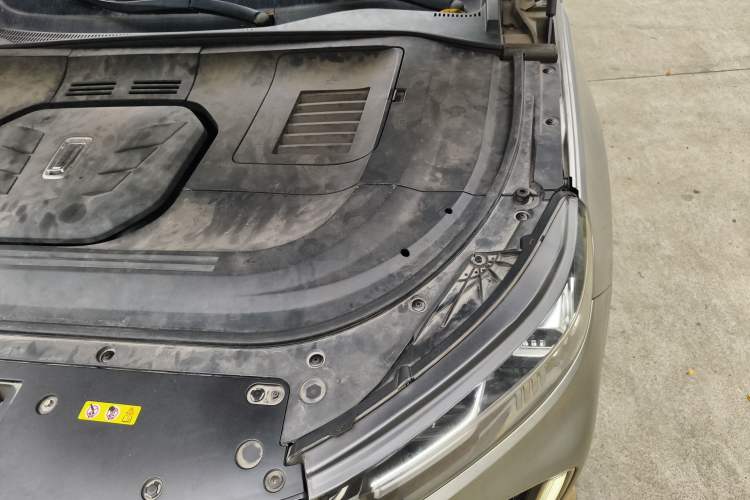 Used Bestune T99 2020 20TD Automatic Luxury Edition Engine Bay Left