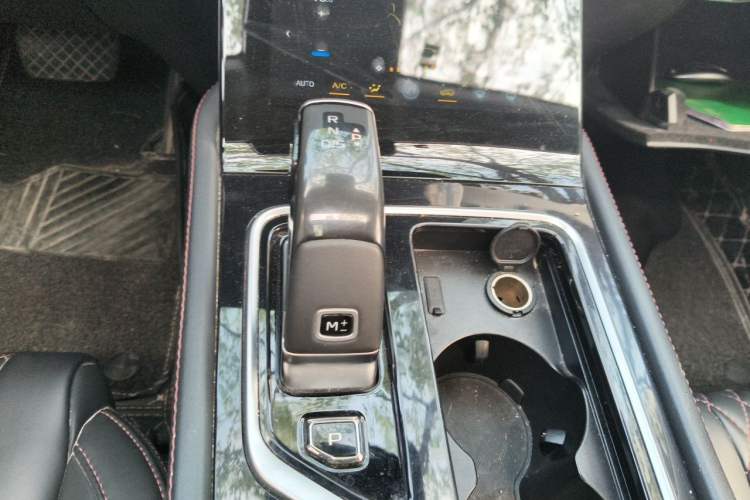 Used Bestune T99 2020 20TD Automatic Luxury Edition Gear Lever