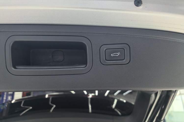 Used Bestune T99 2020 20TD Automatic Sport Premium Edition Interior 1