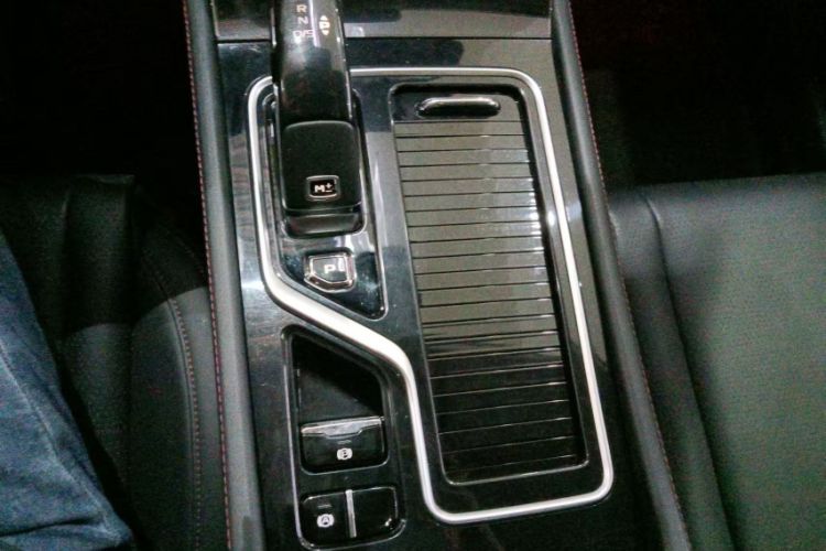 Used Bestune T99 2020 20TD Automatic Sport Premium Edition Interior 3