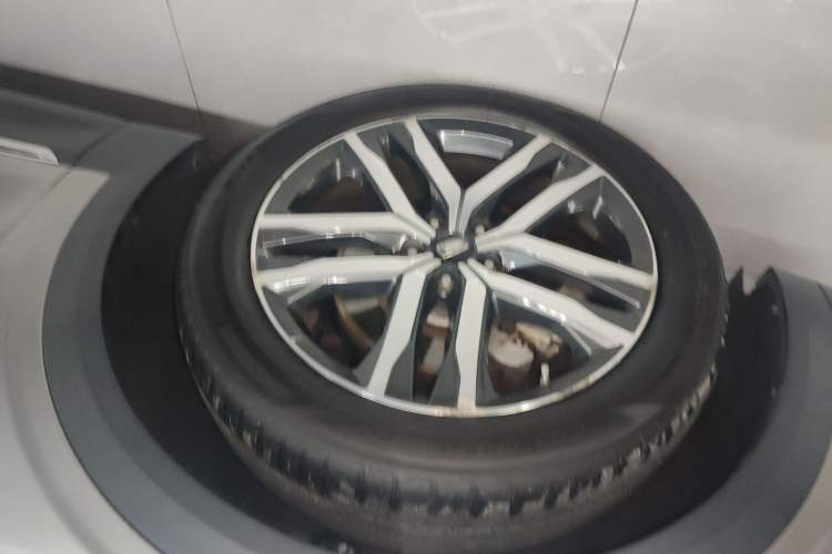 Used Bestune T99 2020 20TD Automatic Sport Premium Edition Left Front Wheel Hub
