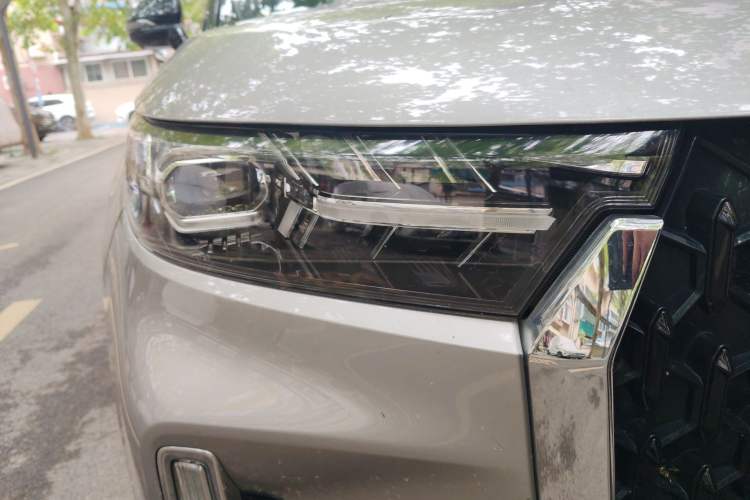Used Bestune T99 2020 20TD Automatic Sport Premium Edition Right Front Headlight