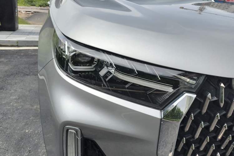 Used Bestune T99 2020 20TD Automatic Premium Edition Right Front Headlight