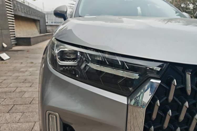 Used Bestune T99 2020 20TD Automatic Premium Edition Right Front Headlight