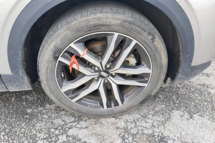 Used Bestune T99 2020 20TD Automatic Sport Premium Edition Right Front Wheel Hub