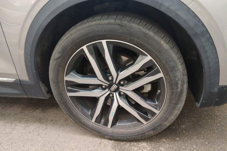 Used Bestune T99 2020 20TD Automatic Sport Premium Edition Right Front Wheel Hub