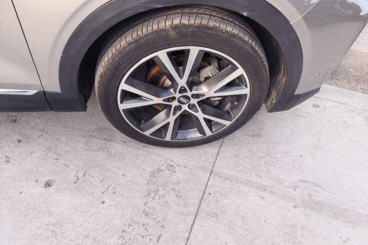 Used Bestune T99 2020 20TD Automatic Flagship Model Right Front Wheel Hub