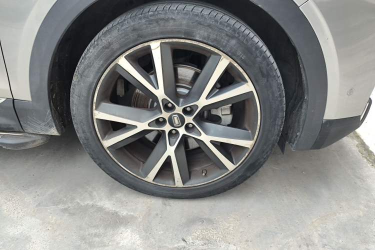 Used Bestune T99 2020 20TD Automatic Flagship Model Right Front Wheel Hub