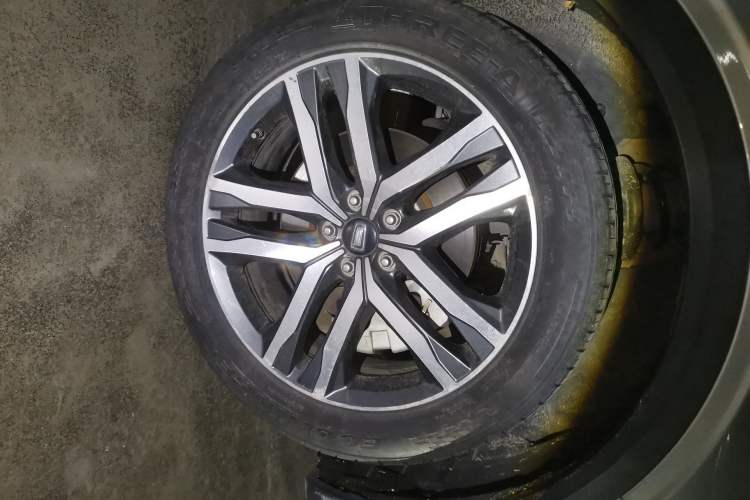 Used Bestune T99 2020 20TD Automatic Premium Edition Right Front Wheel Hub