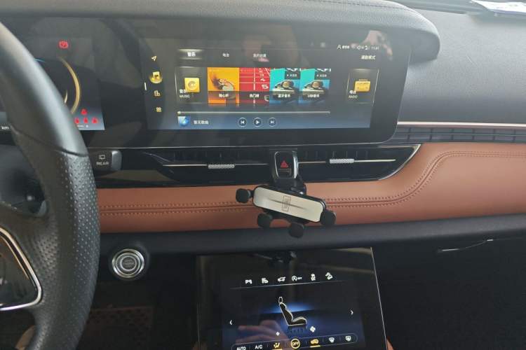 Used Bestune T99 2020 20TD Automatic Premium Edition Audio And AC Panel