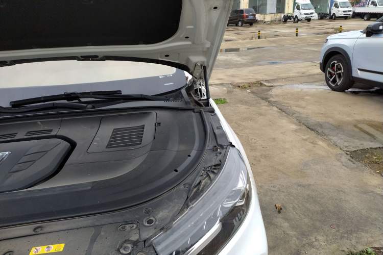 Used Bestune T99 2020 20TD Automatic Premium Edition Engine Bay Left