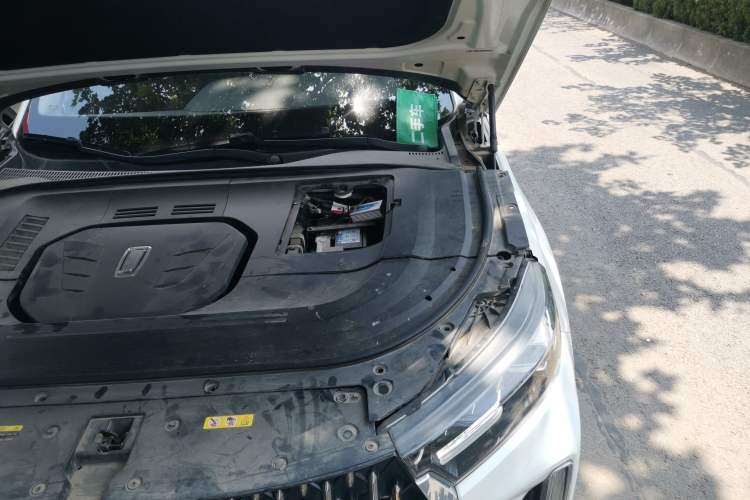 Used Bestune T99 2020 20TD Automatic Premium Edition Engine Bay Left