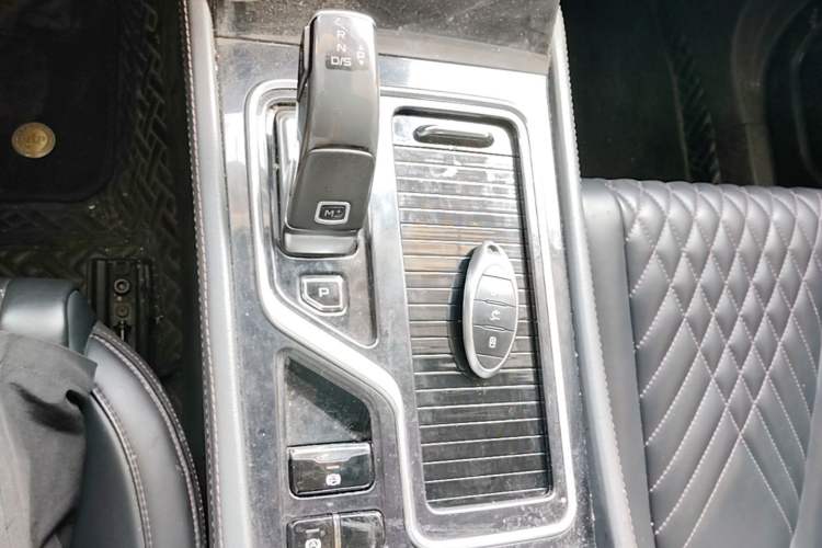Used Bestune T99 2020 20TD Automatic Premium Edition Gear Lever