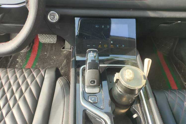 Used Bestune T99 2020 20TD Automatic Luxury Edition Gear Lever