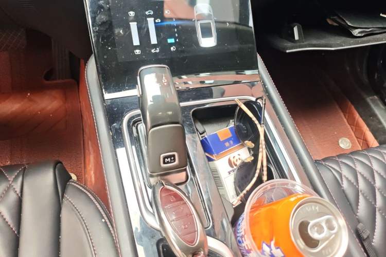 Used Bestune T99 2020 20TD Automatic Luxury Edition Gear Lever