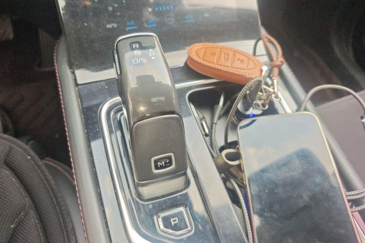 Used Bestune T99 2020 20TD Automatic Luxury Edition Gear Lever